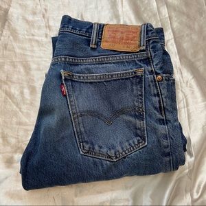 517 Levi’s medium wash
